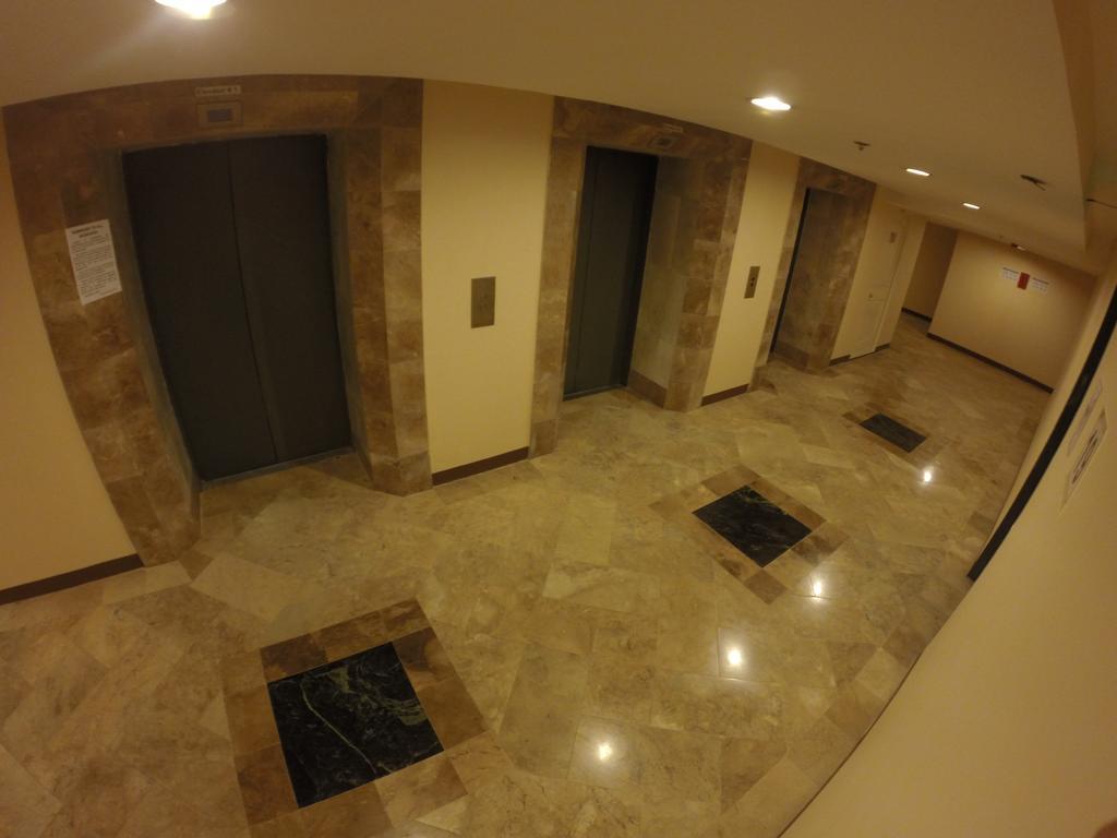 Burgundy Mckinley Place Service Apartment Manila Exteriör bild